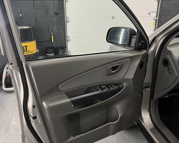 Хендай Туксон 2007 в Полтаве на Automoto.ua Серый Хендай Туксон, объемом двигателя 1.98 л и пробегом 190 тыс. км за 8300 $, фото 5 на Automoto.ua