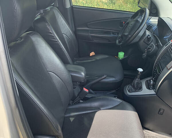 Сірий Хендай Туксон, об'ємом двигуна 1.98 л та пробігом 227 тис. км за 7500 $, фото 17 на Automoto.ua