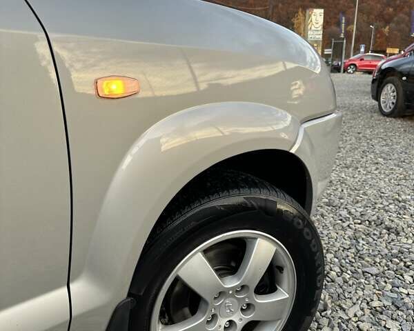 Хендай Туксон 2007 в Бережанах на Automoto.ua Серый Хендай Туксон, объемом двигателя 2 л и пробегом 172 тыс. км за 7400 $, фото 17 на Automoto.ua