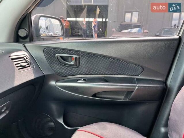 Серый Хендай Туксон, объемом двигателя 2 л и пробегом 255 тыс. км за 7490 $, фото 26 на Automoto.ua