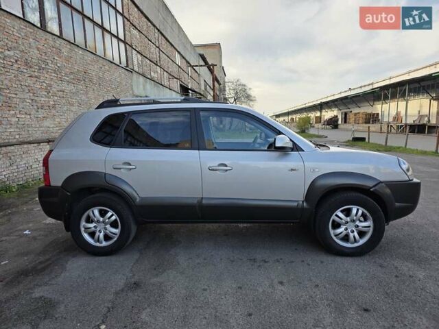 Хендай Туксон 2007 в Луцке на Automoto.ua Серый Хендай Туксон, объемом двигателя 1.98 л и пробегом 120 тыс. км за 7799 $, фото 7 на Automoto.ua