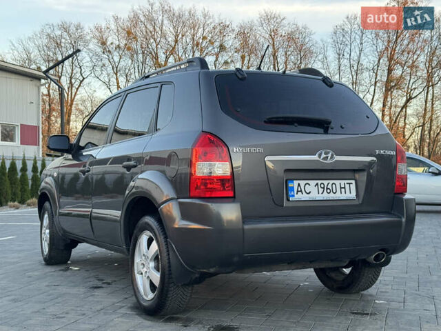 Серый Хендай Туксон, объемом двигателя 1.99 л и пробегом 315 тыс. км за 7300 $, фото 7 на Automoto.ua