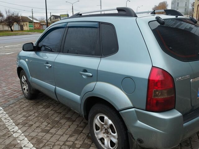 Серый Хендай Туксон, объемом двигателя 2 л и пробегом 2 тыс. км за 6800 $, фото 3 на Automoto.ua