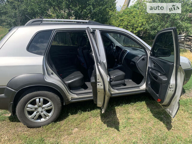 Сірий Хендай Туксон, об'ємом двигуна 1.98 л та пробігом 227 тис. км за 7500 $, фото 25 на Automoto.ua