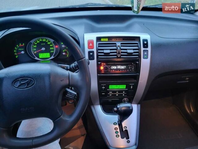 Серый Хендай Туксон, объемом двигателя 2 л и пробегом 240 тыс. км за 8300 $, фото 161 на Automoto.ua