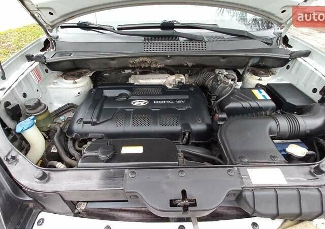 Сірий Хендай Туксон, об'ємом двигуна 2 л та пробігом 203 тис. км за 7700 $, фото 12 на Automoto.ua