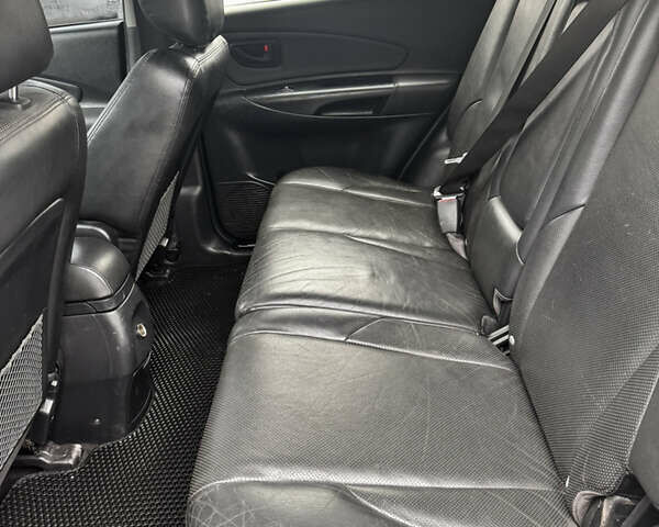 Серый Хендай Туксон, объемом двигателя 2.66 л и пробегом 247 тыс. км за 7250 $, фото 5 на Automoto.ua