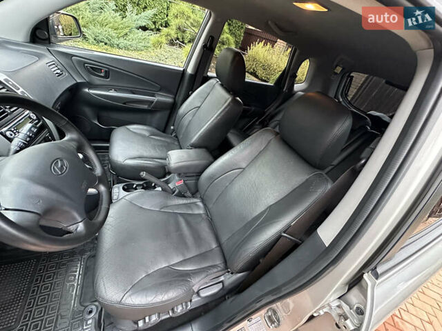 Серый Хендай Туксон, объемом двигателя 1.98 л и пробегом 217 тыс. км за 8500 $, фото 33 на Automoto.ua