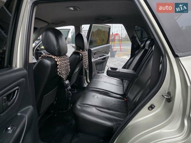 Серый Хендай Туксон, объемом двигателя 2 л и пробегом 231 тыс. км за 7999 $, фото 39 на Automoto.ua