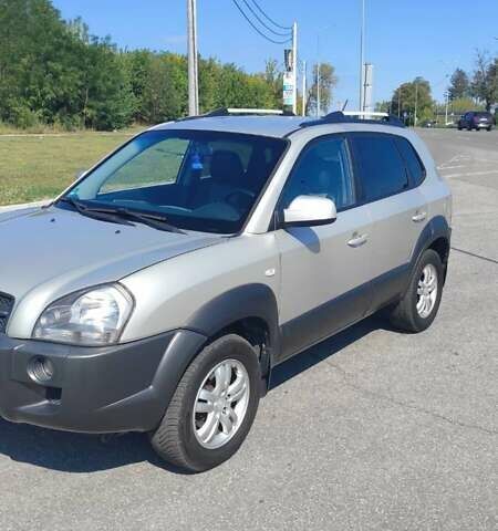 Серый Хендай Туксон, объемом двигателя 2 л и пробегом 185 тыс. км за 7999 $, фото 14 на Automoto.ua