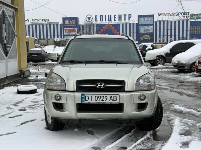 Серый Хендай Туксон, объемом двигателя 2 л и пробегом 257 тыс. км за 6500 $, фото 3 на Automoto.ua