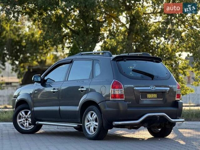 Серый Хендай Туксон, объемом двигателя 1.98 л и пробегом 282 тыс. км за 8350 $, фото 17 на Automoto.ua