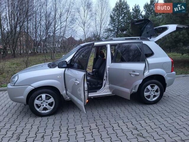 Серый Хендай Туксон, объемом двигателя 2 л и пробегом 240 тыс. км за 8300 $, фото 87 на Automoto.ua