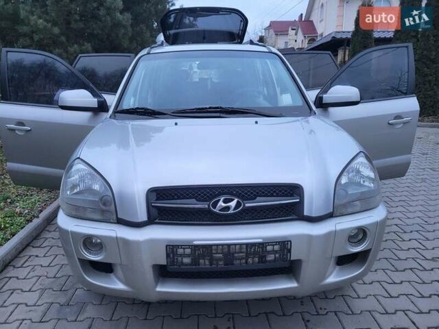 Серый Хендай Туксон, объемом двигателя 2 л и пробегом 240 тыс. км за 8300 $, фото 95 на Automoto.ua