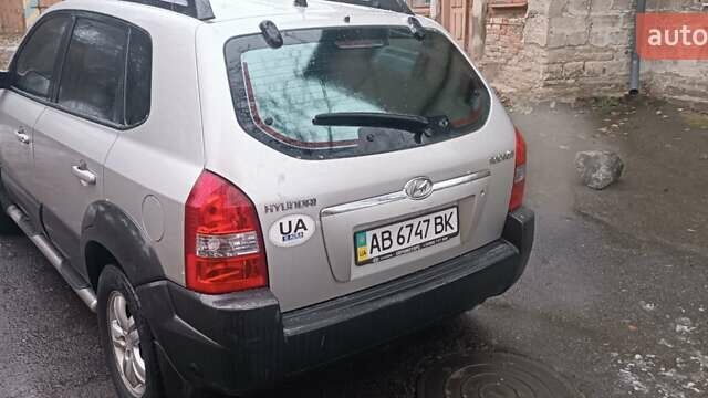 Сірий Хендай Туксон, об'ємом двигуна 1.98 л та пробігом 122 тис. км за 8300 $, фото 3 на Automoto.ua