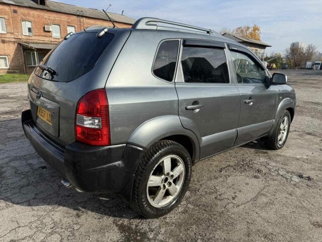 Хендай Туксон 2007 у Харкові на Automoto.ua Сірий Хендай Туксон, об'ємом двигуна 2 л та пробігом 211 тис. км за 4000 $, фото 2 на Automoto.ua