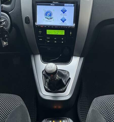 Сірий Хендай Туксон, об'ємом двигуна 1.98 л та пробігом 281 тис. км за 7200 $, фото 10 на Automoto.ua