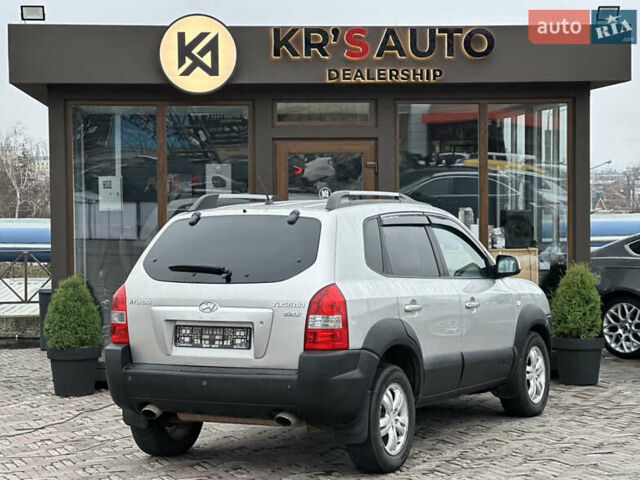 Серый Хендай Туксон, объемом двигателя 2 л и пробегом 232 тыс. км за 7200 $, фото 7 на Automoto.ua