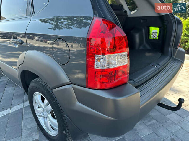 Сірий Хендай Туксон, об'ємом двигуна 1.98 л та пробігом 169 тис. км за 7300 $, фото 10 на Automoto.ua