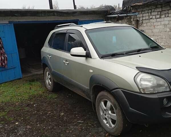 Серый Хендай Туксон, объемом двигателя 2 л и пробегом 169 тыс. км за 6999 $, фото 1 на Automoto.ua