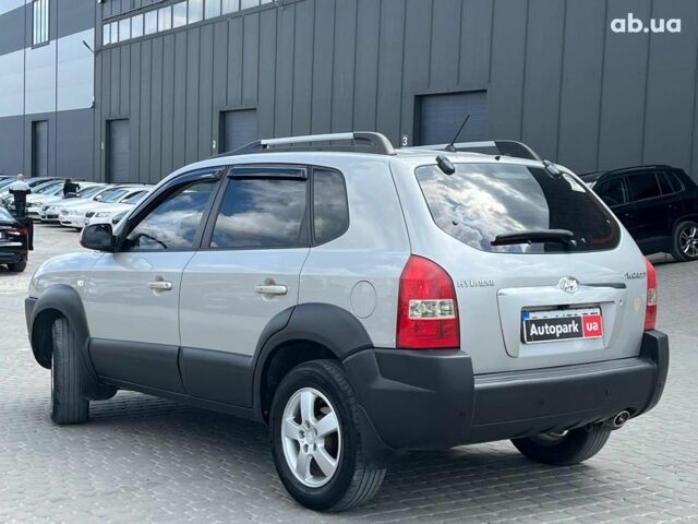 Серый Хендай Туксон, объемом двигателя 2 л и пробегом 255 тыс. км за 7490 $, фото 6 на Automoto.ua