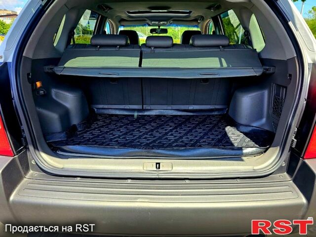 Серый Хендай Туксон, объемом двигателя 2 л и пробегом 186 тыс. км за 8700 $, фото 6 на Automoto.ua