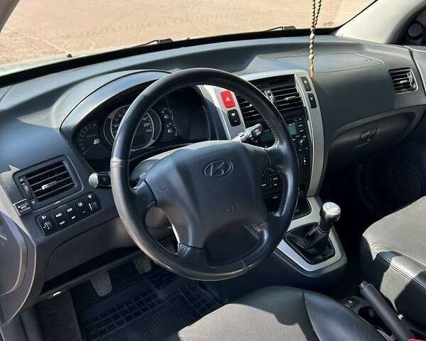 Сірий Хендай Туксон, об'ємом двигуна 1.98 л та пробігом 175 тис. км за 9000 $, фото 7 на Automoto.ua