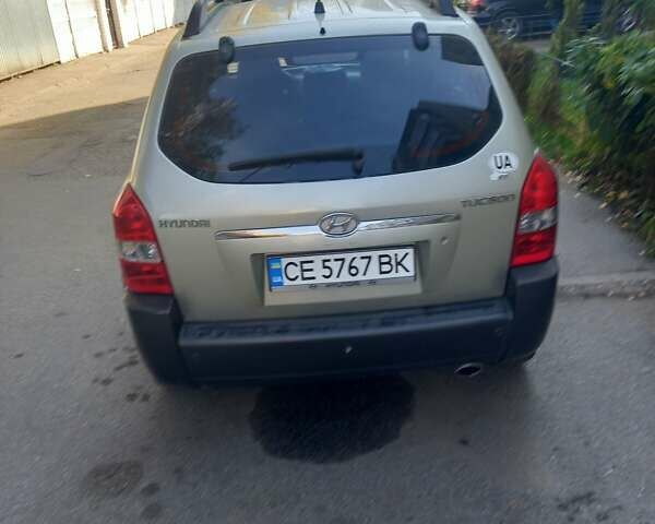 Сірий Хендай Туксон, об'ємом двигуна 2 л та пробігом 151 тис. км за 7700 $, фото 3 на Automoto.ua