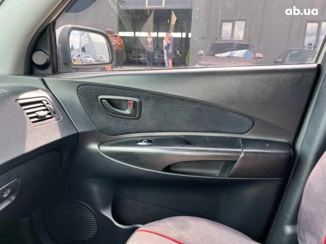 Серый Хендай Туксон, объемом двигателя 2 л и пробегом 255 тыс. км за 7490 $, фото 26 на Automoto.ua