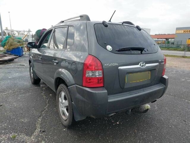 Серый Хендай Туксон, объемом двигателя 2 л и пробегом 245 тыс. км за 4112 $, фото 3 на Automoto.ua