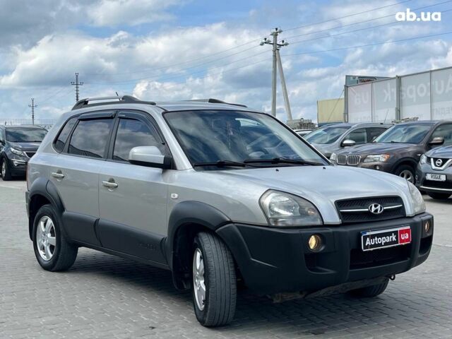 Серый Хендай Туксон, объемом двигателя 2 л и пробегом 255 тыс. км за 7490 $, фото 2 на Automoto.ua