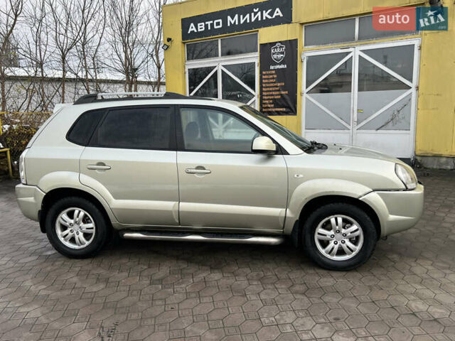 Сірий Хендай Туксон, об'ємом двигуна 2 л та пробігом 257 тис. км за 6550 $, фото 7 на Automoto.ua
