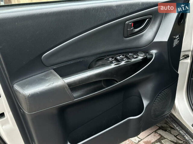 Серый Хендай Туксон, объемом двигателя 2 л и пробегом 232 тыс. км за 7200 $, фото 11 на Automoto.ua