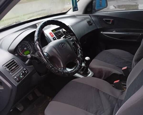 Серый Хендай Туксон, объемом двигателя 2 л и пробегом 169 тыс. км за 6999 $, фото 3 на Automoto.ua