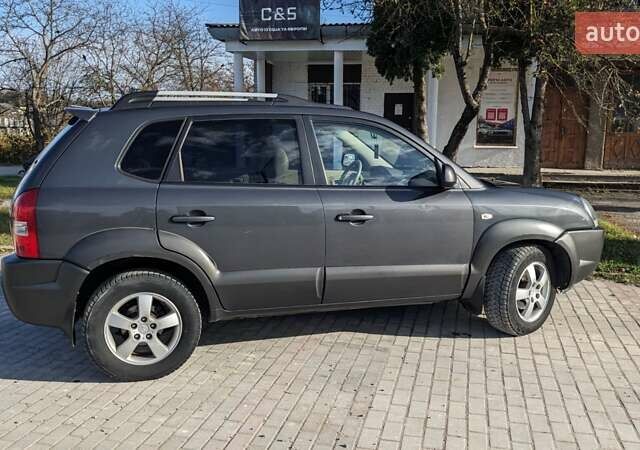 Хендай Туксон 2007 у Івано-Франківську на Automoto.ua Сірий Хендай Туксон, об'ємом двигуна 2 л та пробігом 260 тис. км за 7950 $, фото 4 на Automoto.ua