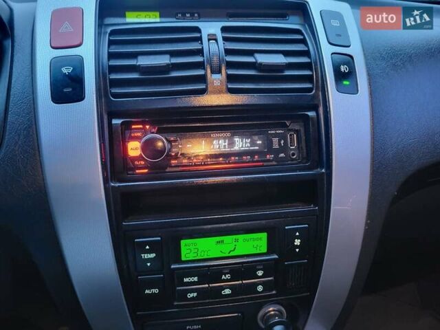 Серый Хендай Туксон, объемом двигателя 2 л и пробегом 240 тыс. км за 8300 $, фото 158 на Automoto.ua