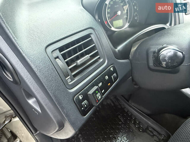 Сірий Хендай Туксон, об'ємом двигуна 1.98 л та пробігом 169 тис. км за 7890 $, фото 20 на Automoto.ua