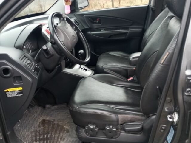 Сірий Хендай Туксон, об'ємом двигуна 2 л та пробігом 267 тис. км за 8300 $, фото 12 на Automoto.ua