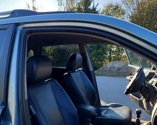 Серый Хендай Туксон, объемом двигателя 2 л и пробегом 225 тыс. км за 7800 $, фото 2 на Automoto.ua