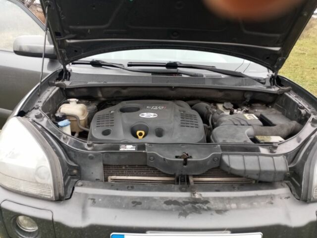 Сірий Хендай Туксон, об'ємом двигуна 2 л та пробігом 267 тис. км за 8300 $, фото 19 на Automoto.ua