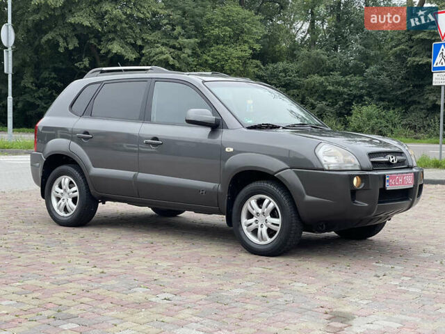 Хендай Туксон 2007 в Калуше на Automoto.ua Серый Хендай Туксон, объемом двигателя 2 л и пробегом 182 тыс. км за 7600 $, фото 5 на Automoto.ua