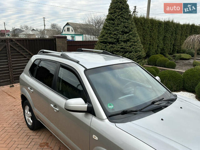 Серый Хендай Туксон, объемом двигателя 1.98 л и пробегом 217 тыс. км за 8500 $, фото 17 на Automoto.ua