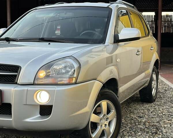 Хендай Туксон 2007 в Бережанах на Automoto.ua Серый Хендай Туксон, объемом двигателя 2 л и пробегом 172 тыс. км за 7400 $, фото 30 на Automoto.ua