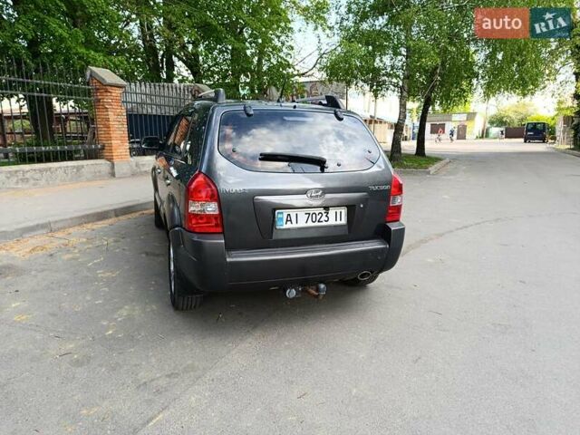 Сірий Хендай Туксон, об'ємом двигуна 1.98 л та пробігом 325 тис. км за 7800 $, фото 1 на Automoto.ua