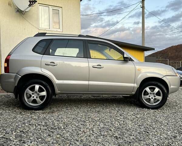 Хендай Туксон 2007 в Бережанах на Automoto.ua Серый Хендай Туксон, объемом двигателя 2 л и пробегом 172 тыс. км за 7400 $, фото 9 на Automoto.ua