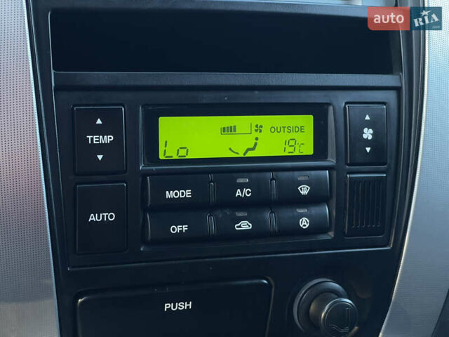 Серый Хендай Туксон, объемом двигателя 2 л и пробегом 182 тыс. км за 7600 $, фото 34 на Automoto.ua