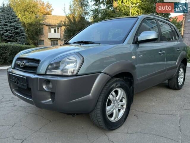 Серый Хендай Туксон, объемом двигателя 2 л и пробегом 110 тыс. км за 10200 $, фото 4 на Automoto.ua