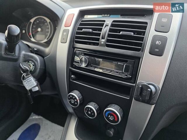 Хендай Туксон 2007 в Луцке на Automoto.ua Серый Хендай Туксон, объемом двигателя 1.98 л и пробегом 120 тыс. км за 7799 $, фото 29 на Automoto.ua