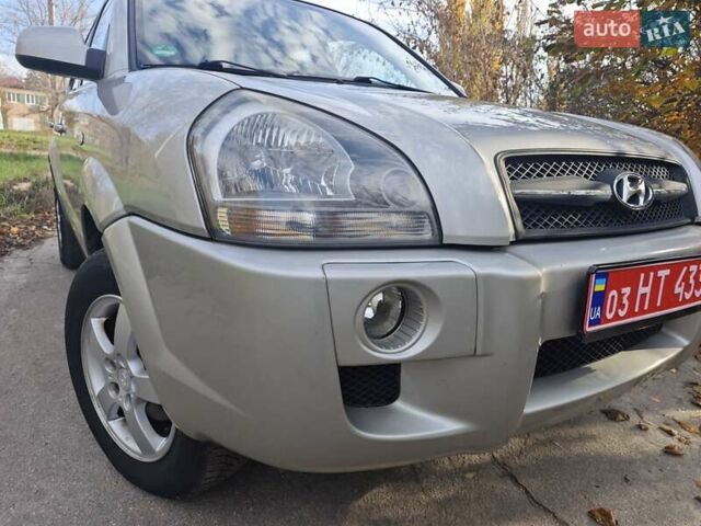 Серый Хендай Туксон, объемом двигателя 1.98 л и пробегом 173 тыс. км за 7450 $, фото 26 на Automoto.ua