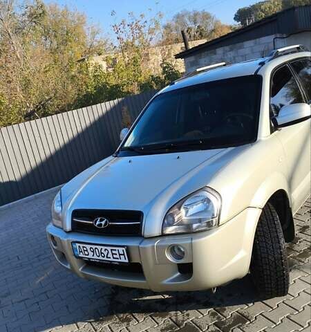 Серый Хендай Туксон, объемом двигателя 1.98 л и пробегом 193 тыс. км за 8400 $, фото 9 на Automoto.ua